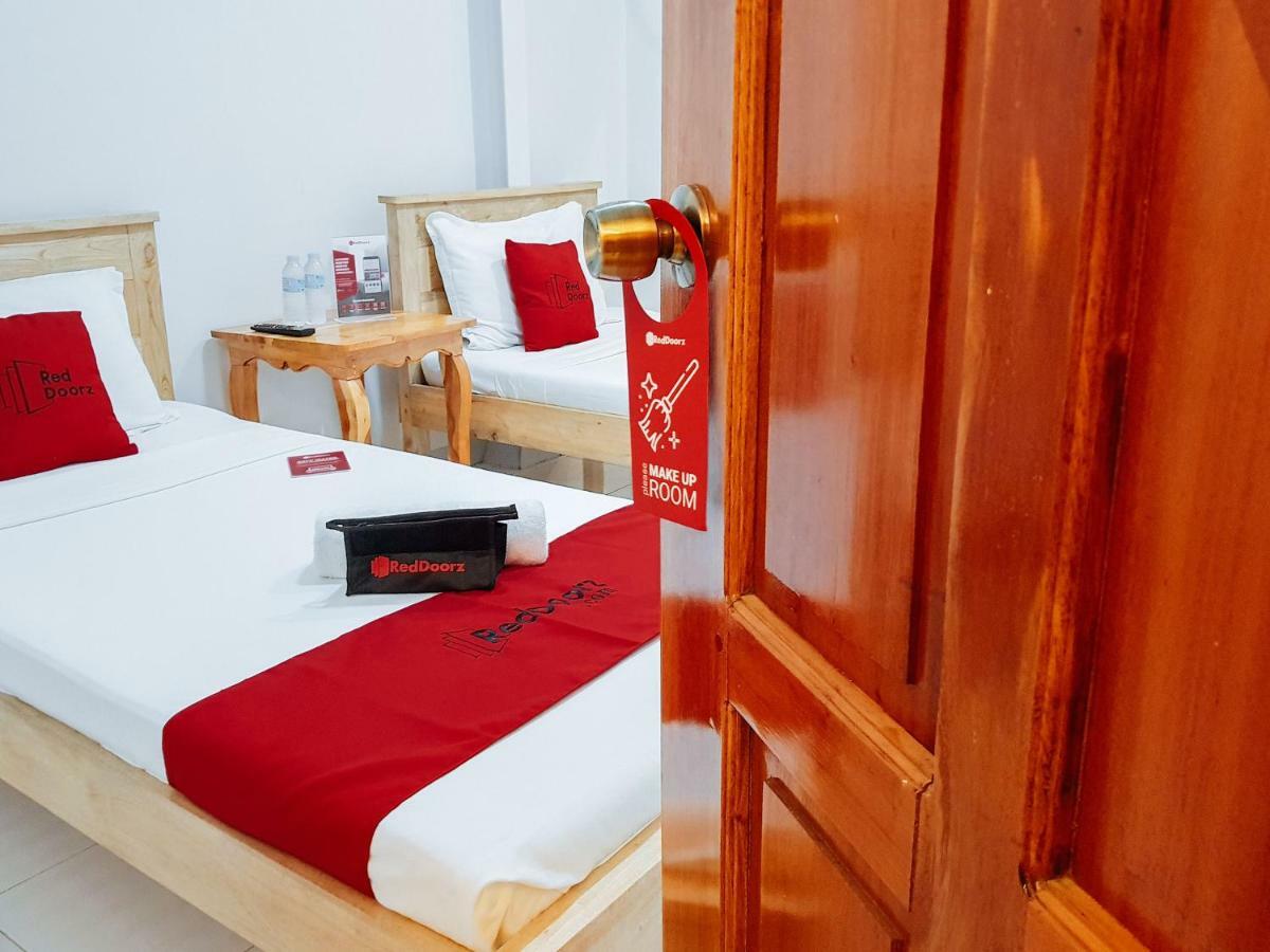 Hotel Reddoorz Near Ramiro Community Hospital Totolan Zewnętrze zdjęcie