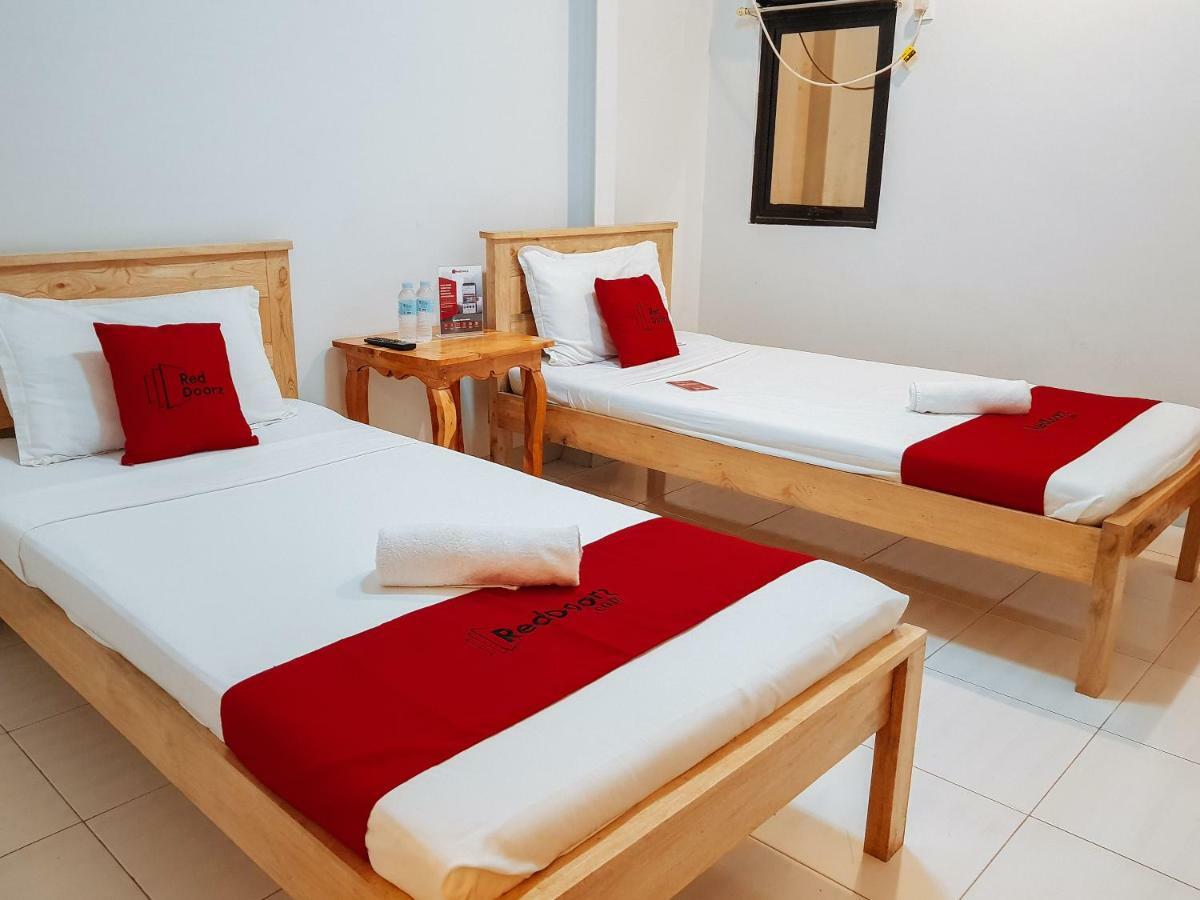Hotel Reddoorz Near Ramiro Community Hospital Totolan Zewnętrze zdjęcie