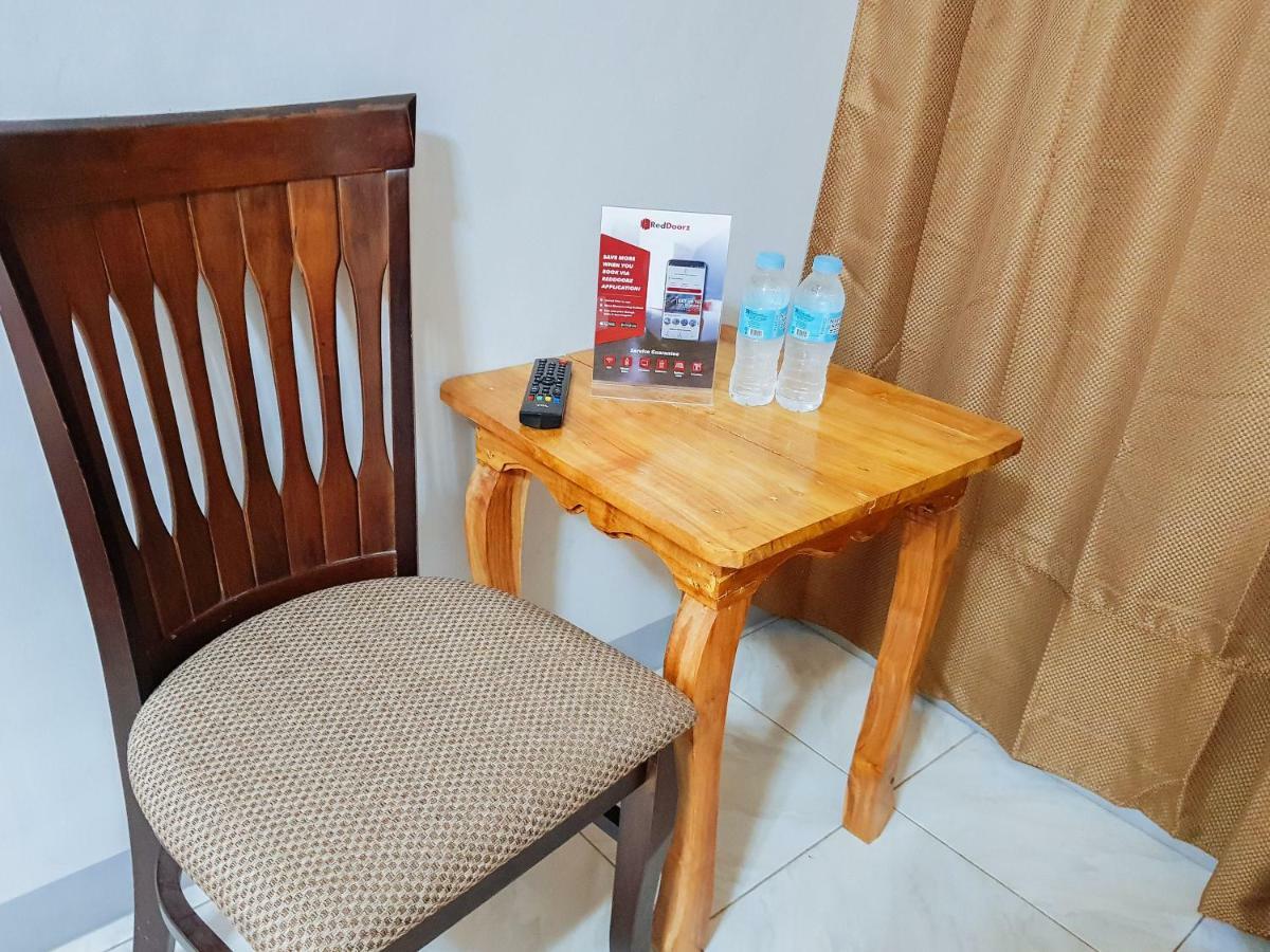 Hotel Reddoorz Near Ramiro Community Hospital Totolan Zewnętrze zdjęcie